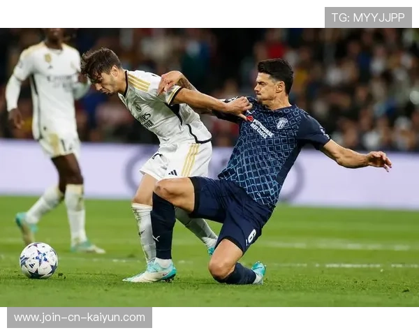 欧联淘汰赛边路倒三角助攻打破僵局，足球战术的魅力与智慧